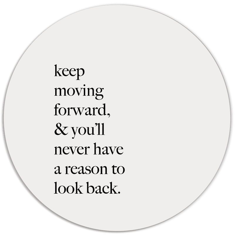 Muurcirkel wit 'Keep Moving Forward'