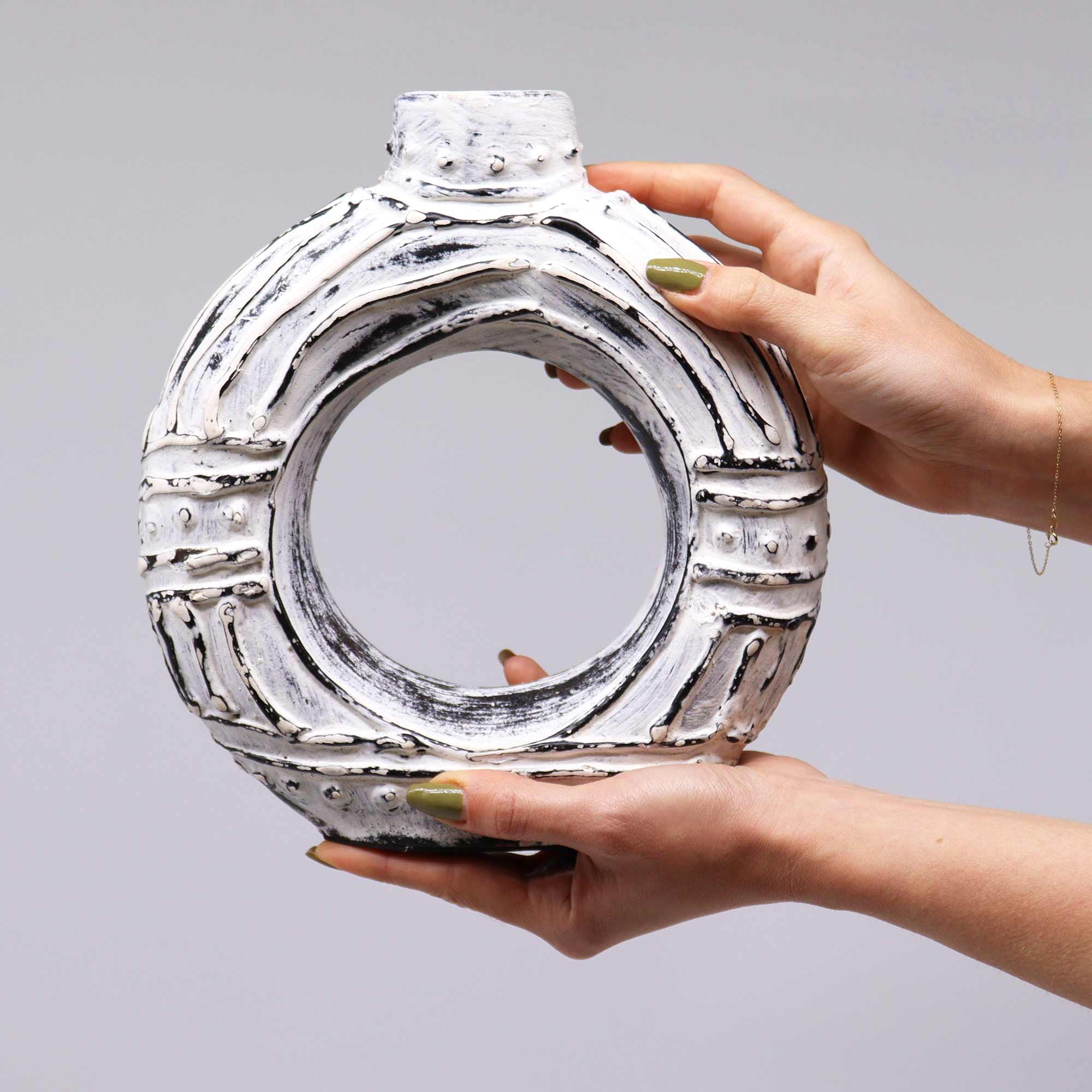 Ronde donutvormige vaas crème 23 cm 'Delayla' - Afbeelding 2