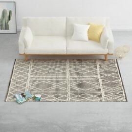 Coming home - Vloerkleed handgeweven 80x150 cm wol zwart en wit - sfeerbeeld in woonkamer